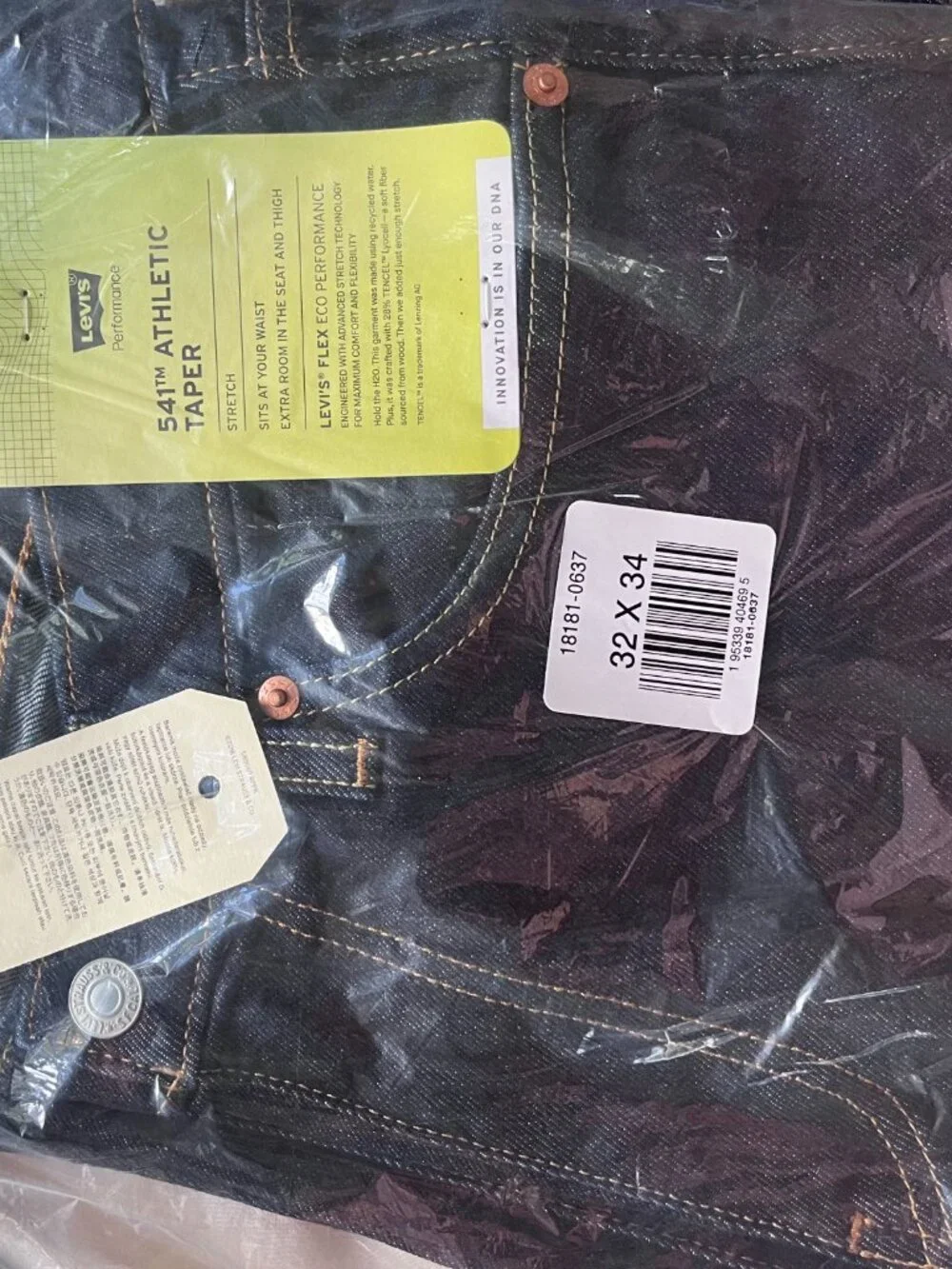 Levi's Performance 541 Athletic Taper Jeans - Men's Size 32 x 34. Zipper fly